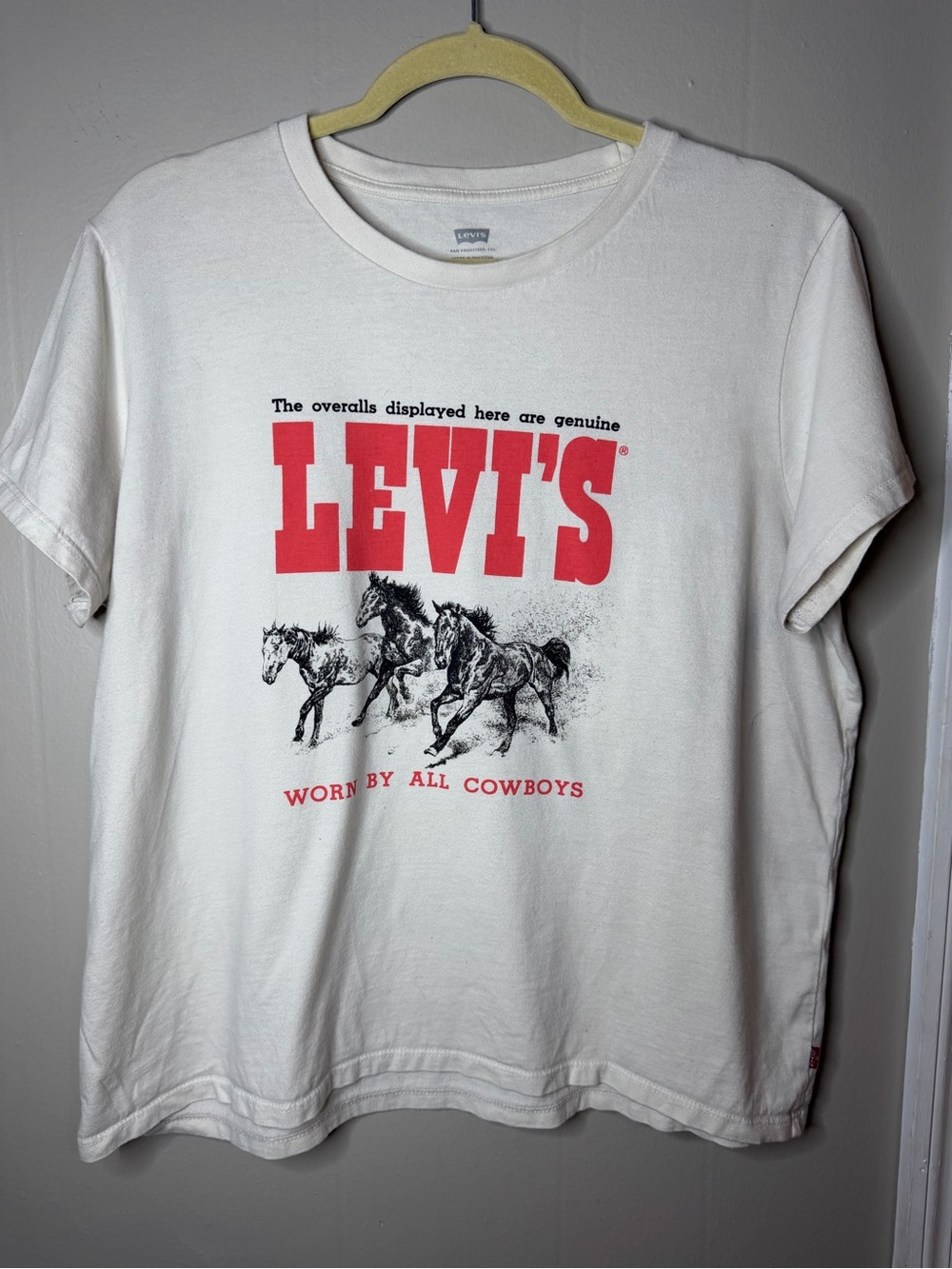Levi's Graphic T-shirt Red Logo and A Horse Illustration XL